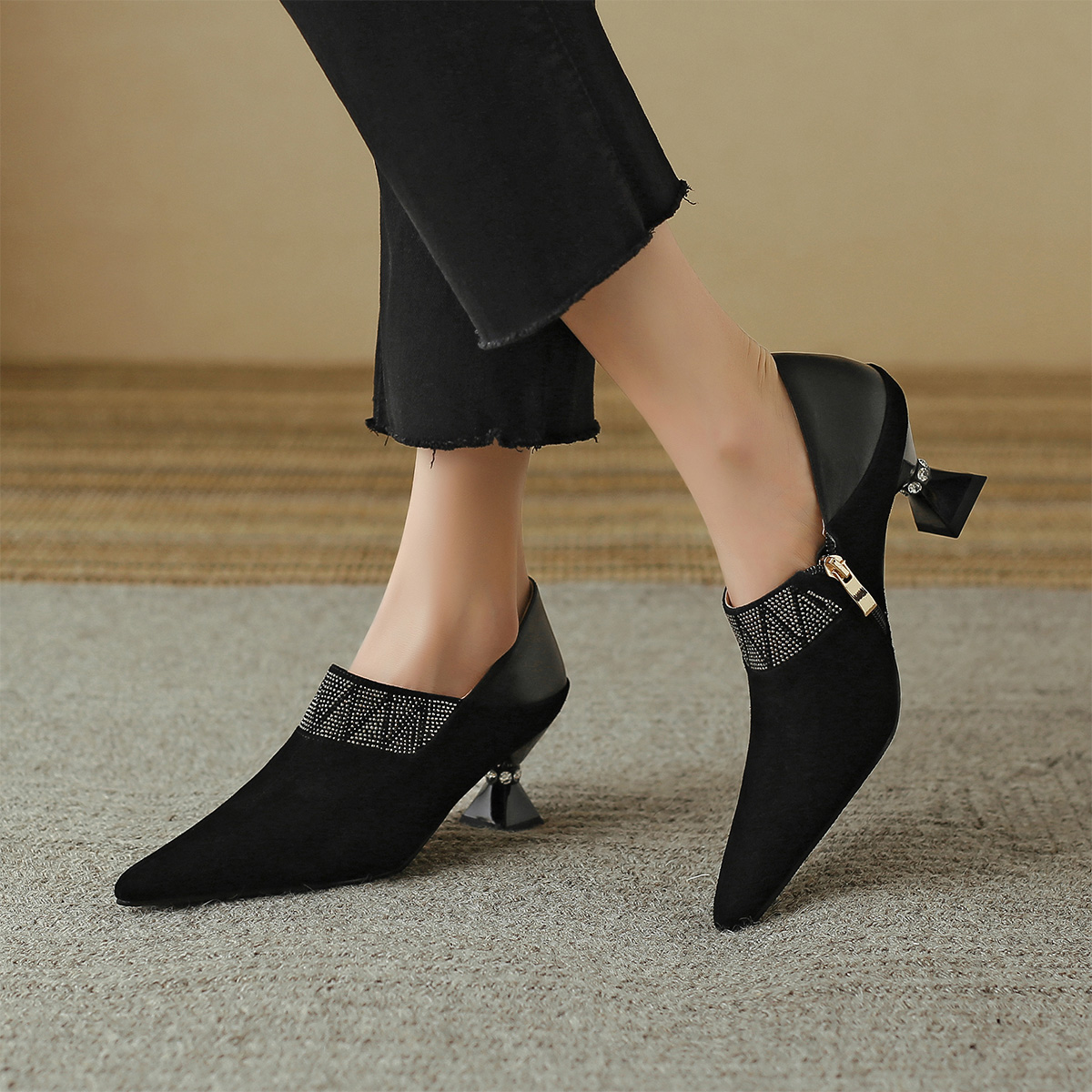 (W) Luiza Barcelos Leather Rhinestone 6cm High Heels 'Black' 'Fashion Cone Heel' 圖 2