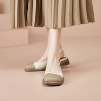 (W) Luiza Barcelos Sepatu Kulit Tumit Blok Ujung Bulat 'Beige Apricot' XWP1SK0381 Order (W) Luiza Barcelos Sepatu Kulit Tumit Blok Ujung Bulat 'Beige Apricot' XWP1SK0381