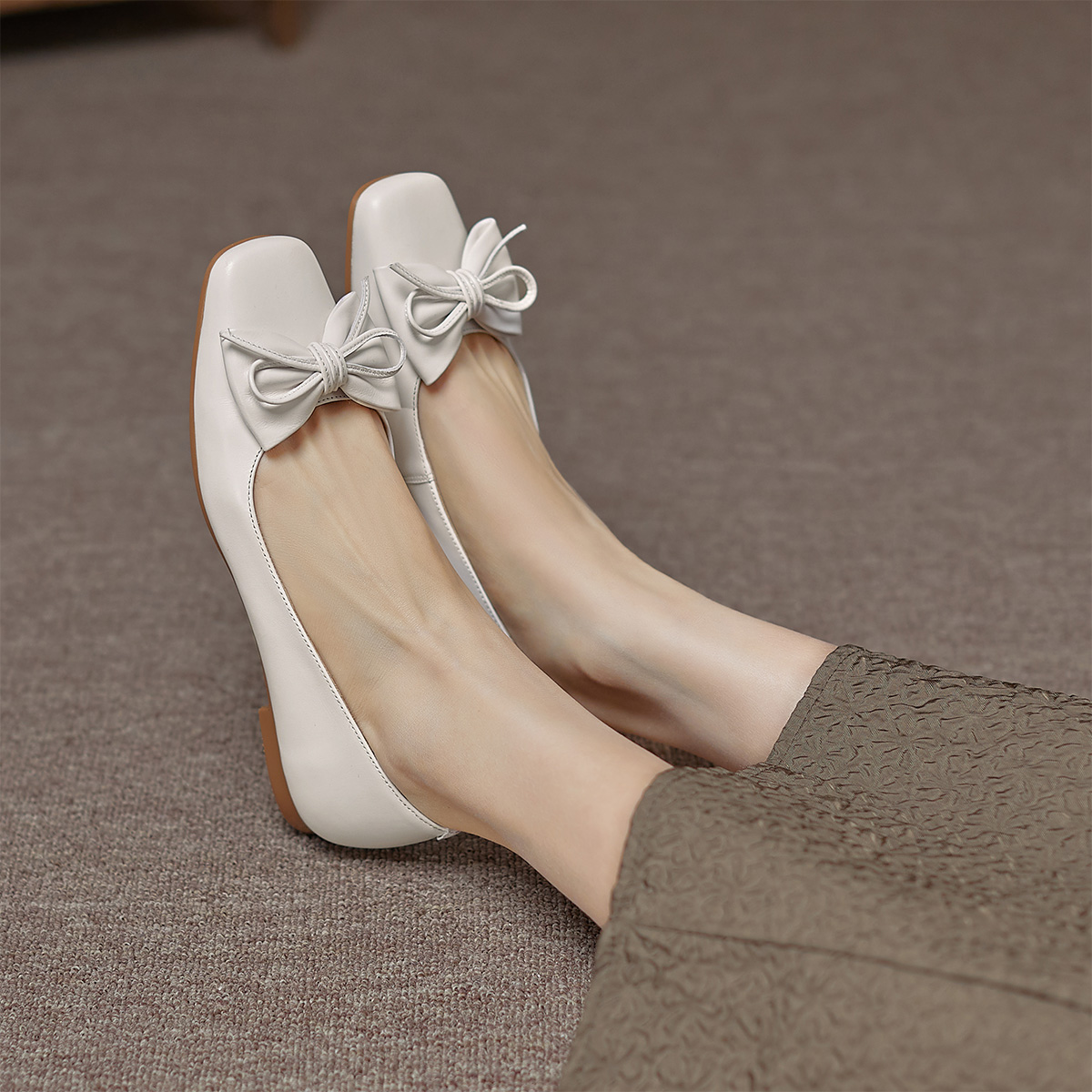 (W) Luiza Barcelos Leather Simple Bow Square Toe Chunky Heel Loafer 'Butterfly Knot' 圖 6