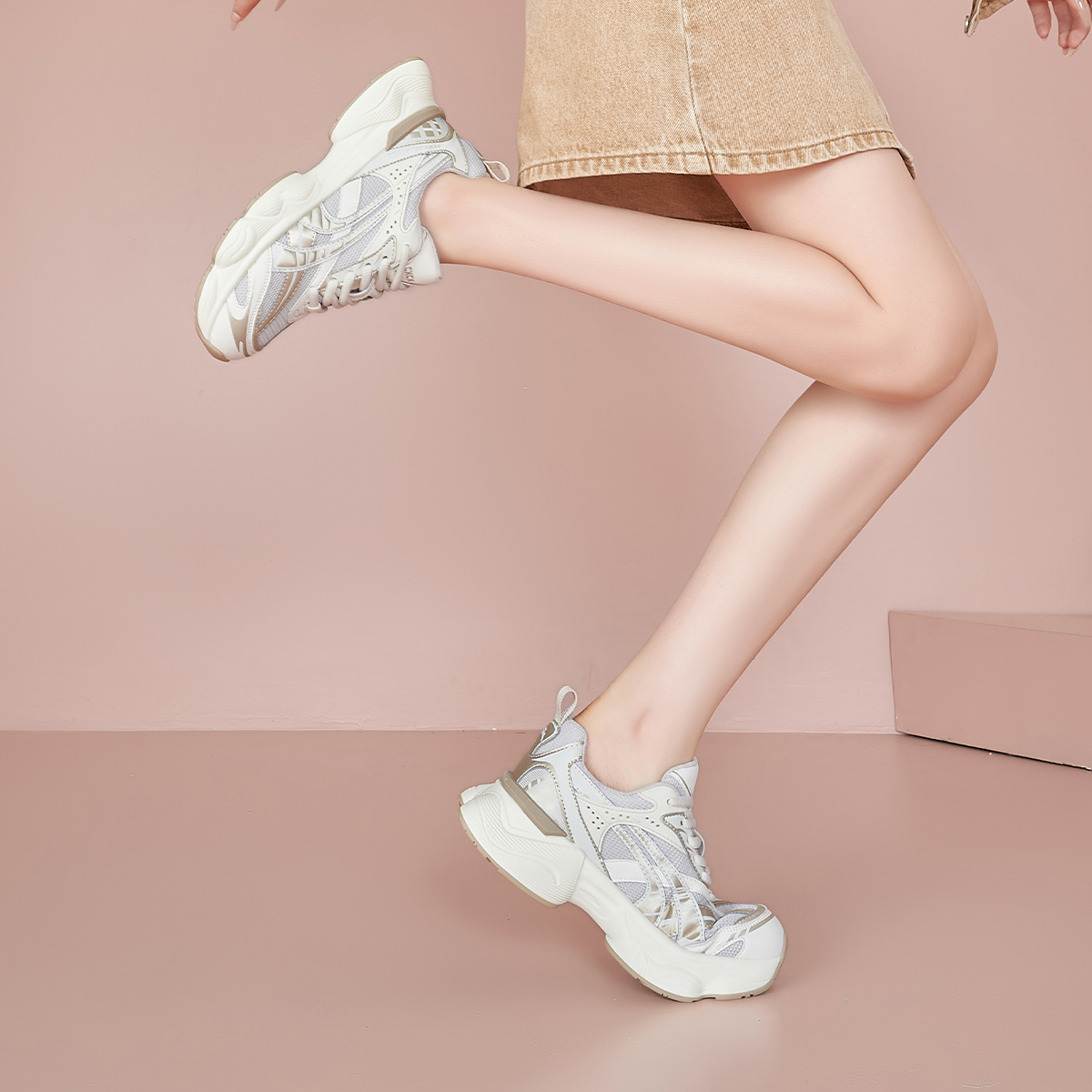 Lookbook (Women) Luiza Barcelos Low-Top 'White Beige' XWP1SK0980