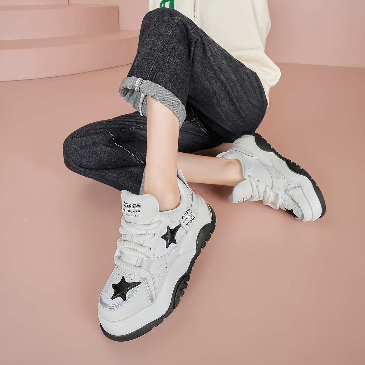 Purchase (W) Luiza Barcelos Zapatillas Bajas 'Blanco Negro' X902221