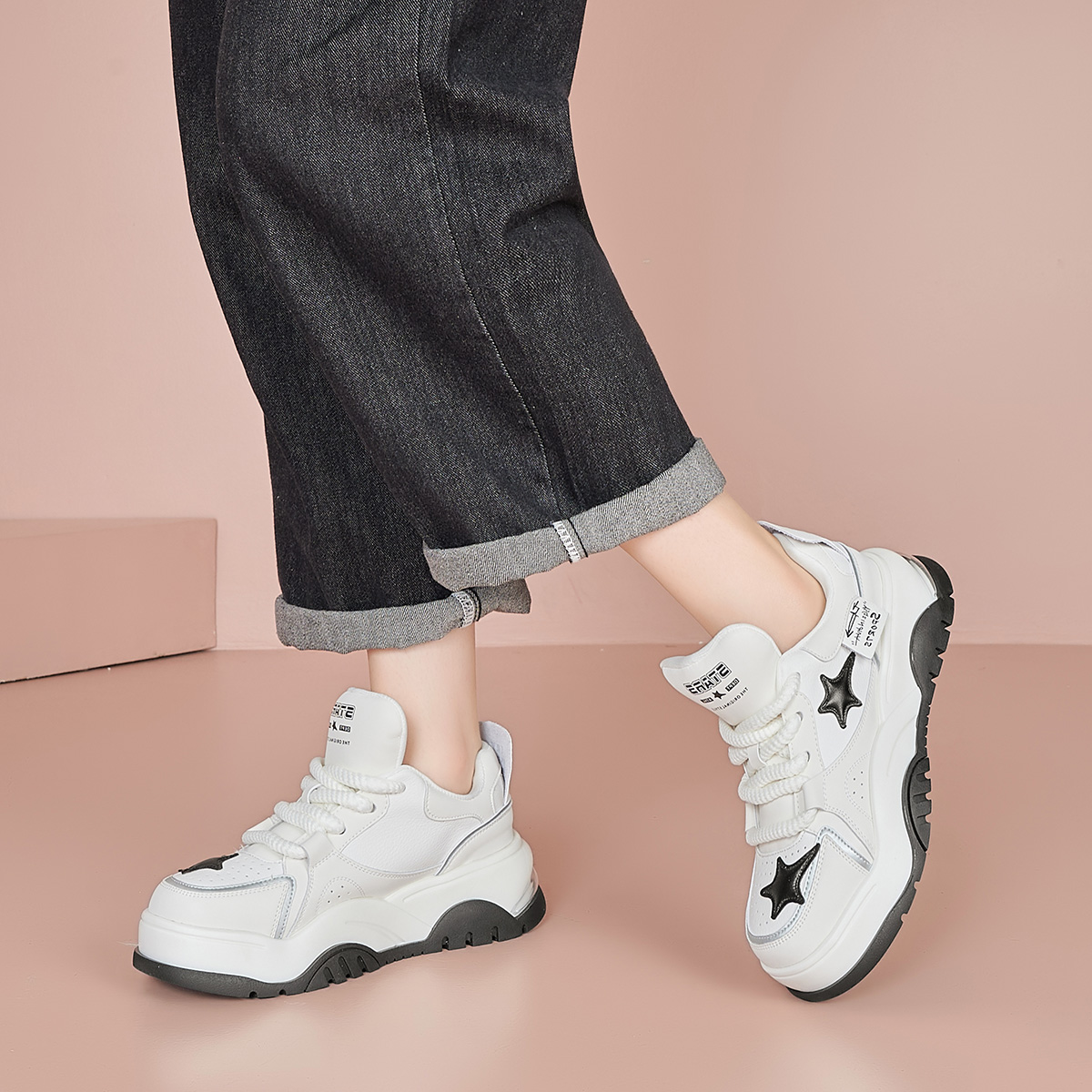 Details for (W) Luiza Barcelos Zapatillas Bajas 'Blanco Negro' X902221