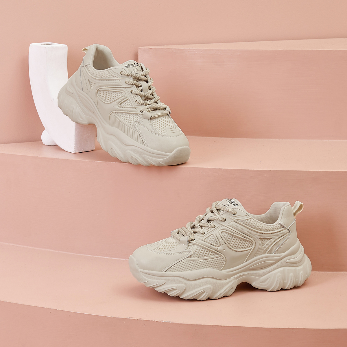 Lookbook (W) Luiza Barcelos 女士低帮厚底"米色老爹鞋" XWP1SK1038