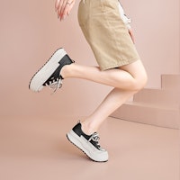 (W) Luiza Barcelos Low 'Hitam dan Krim' X902079 Details for (W) Luiza Barcelos Low 'Hitam dan Krim' X902079