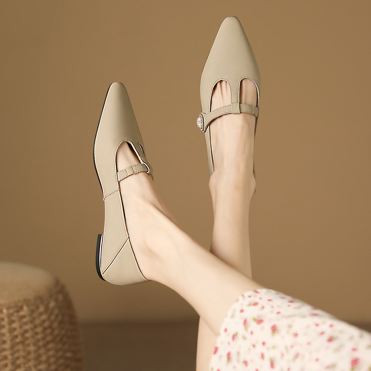 Sizing Luiza Barcelos 羊皮 通勤低跟尖頭 休閒單鞋 女款 米白色