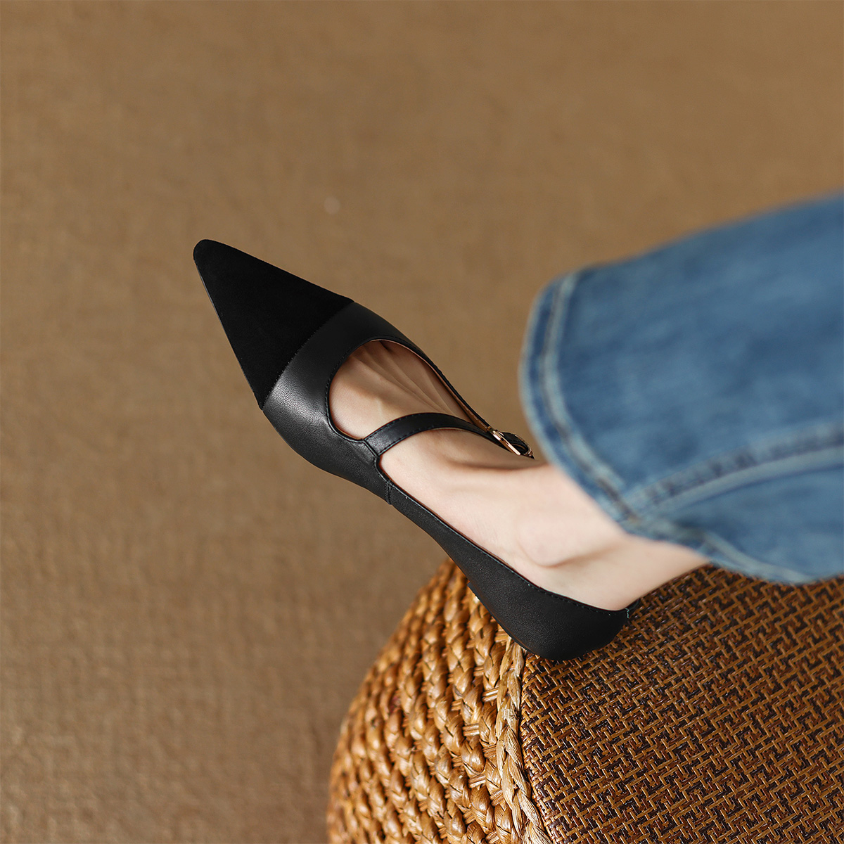 Lookbook (W) Luiza Barcelos 低跟尖头'黑色通勤拼接'鞋 X901459