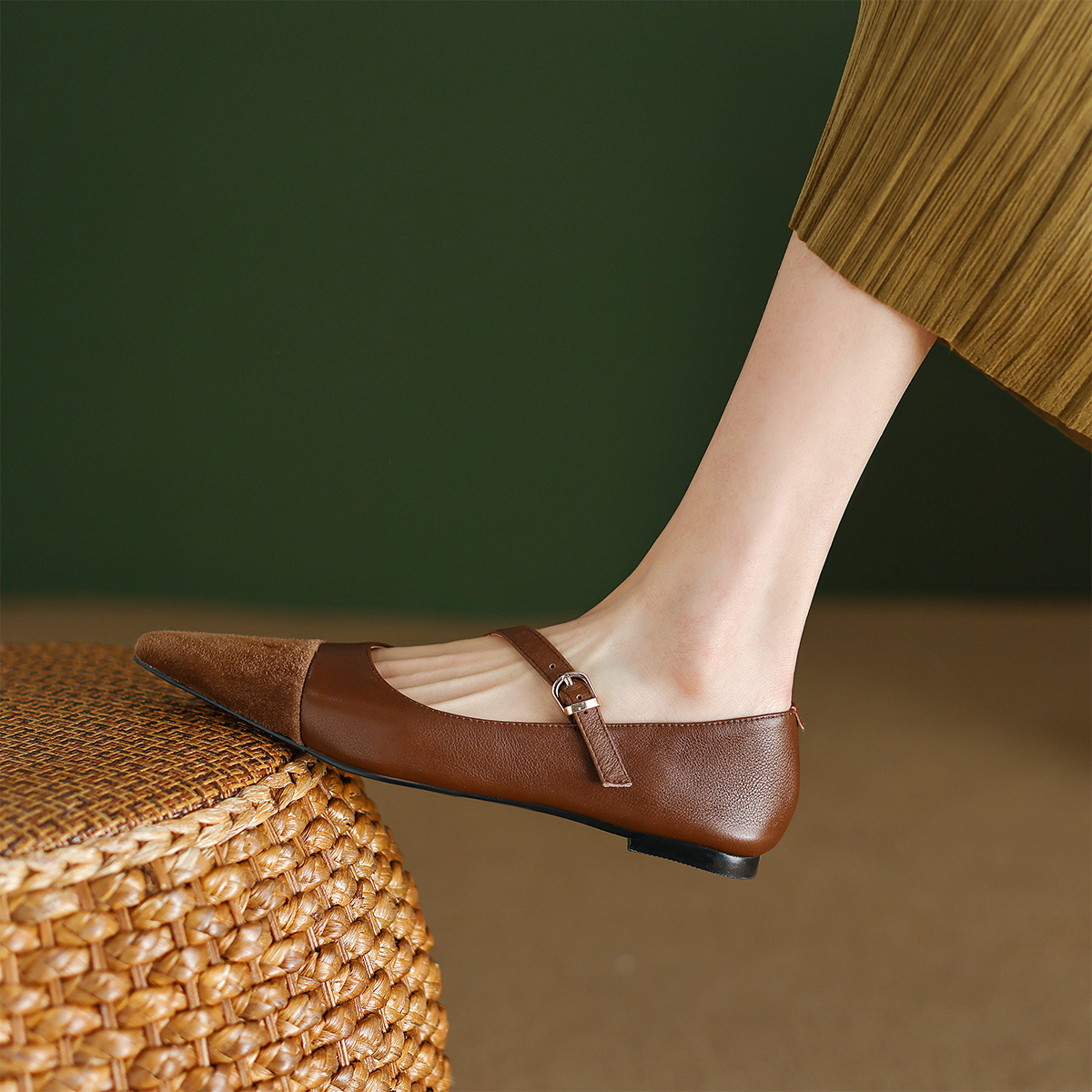 Cheap (W) Luiza Barcelos 低跟尖头'黑色通勤拼接'鞋 X901459