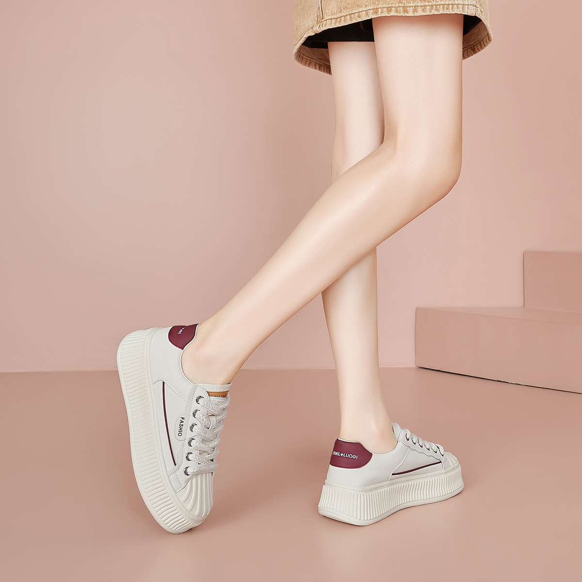 Purchase (W) ルイーザ・バルセロス ローカット 白×赤 XWP1SK1008