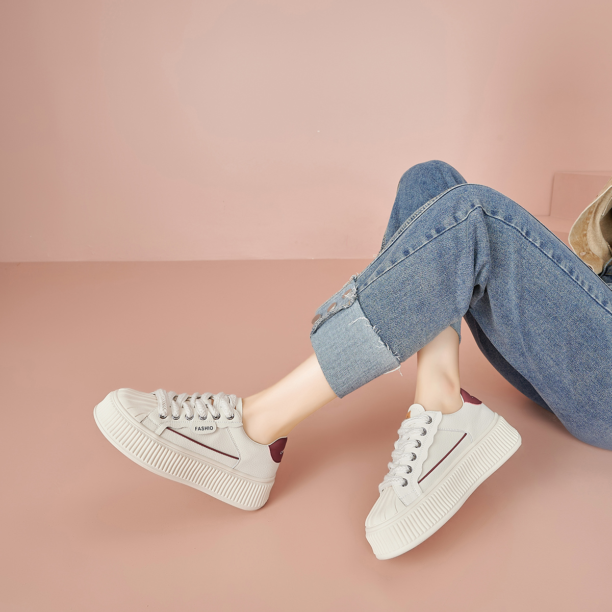 Details for (W) ルイーザ・バルセロス ローカット 白×赤 XWP1SK1008