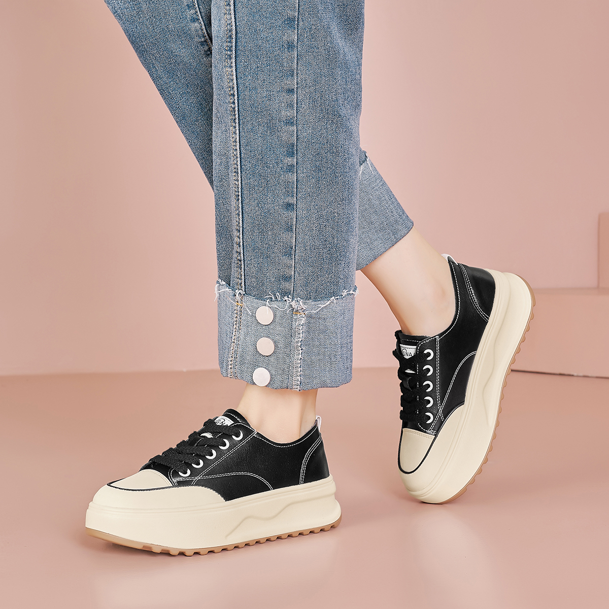 Cheap (Women) Luiza Barcelos Low Top Platform Sneaker 'Black and White Fashion Trend' XWP1SK1035