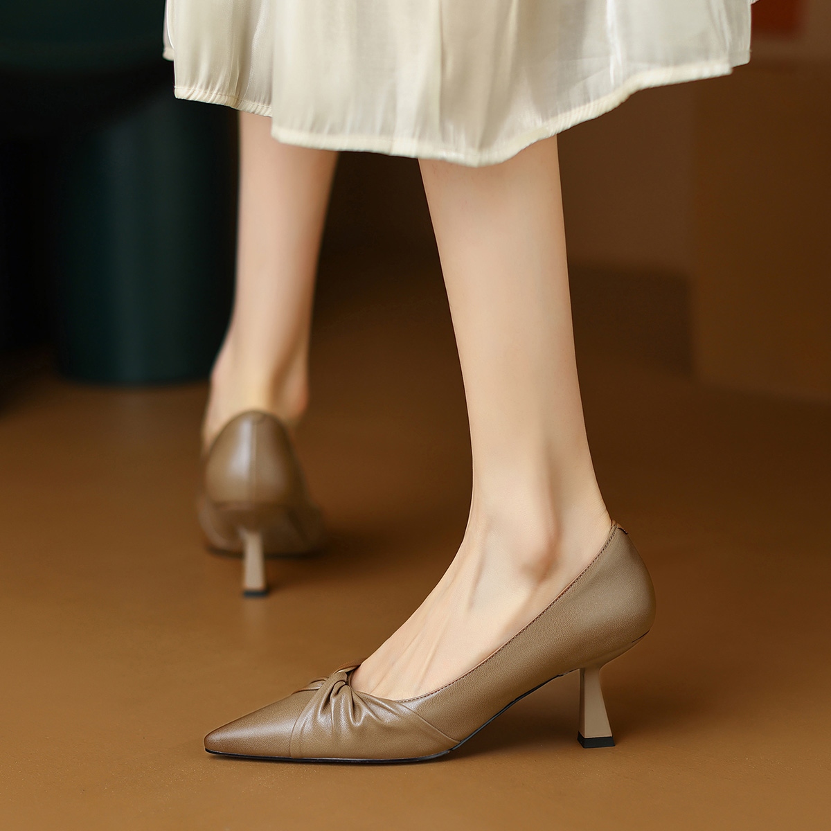 Purchase (W) Stilettos Puntiagudos Luiza Barcelos 'Khaki' X901368