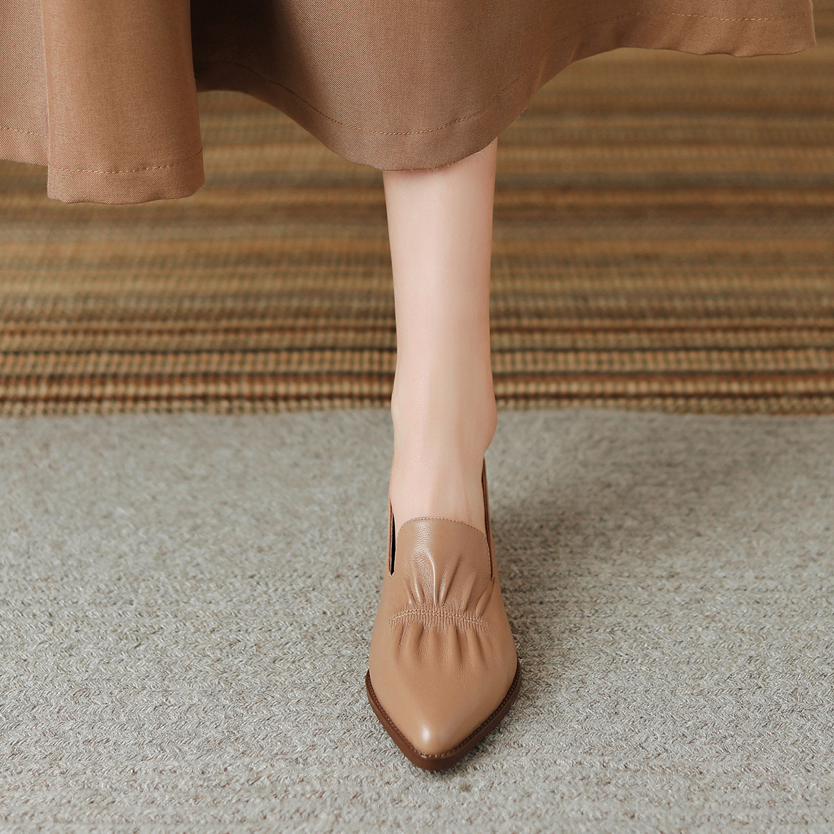 Shop (W) Luiza Barcelos Sepatu Hak Blok Runcing 'Apricot Simplicity' X901107