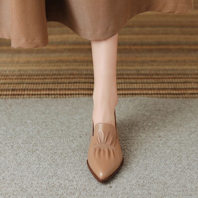 (W) Luiza Barcelos Sepatu Hak Blok Runcing 'Apricot Simplicity' X901107 Shop (W) Luiza Barcelos Sepatu Hak Blok Runcing 'Apricot Simplicity' X901107