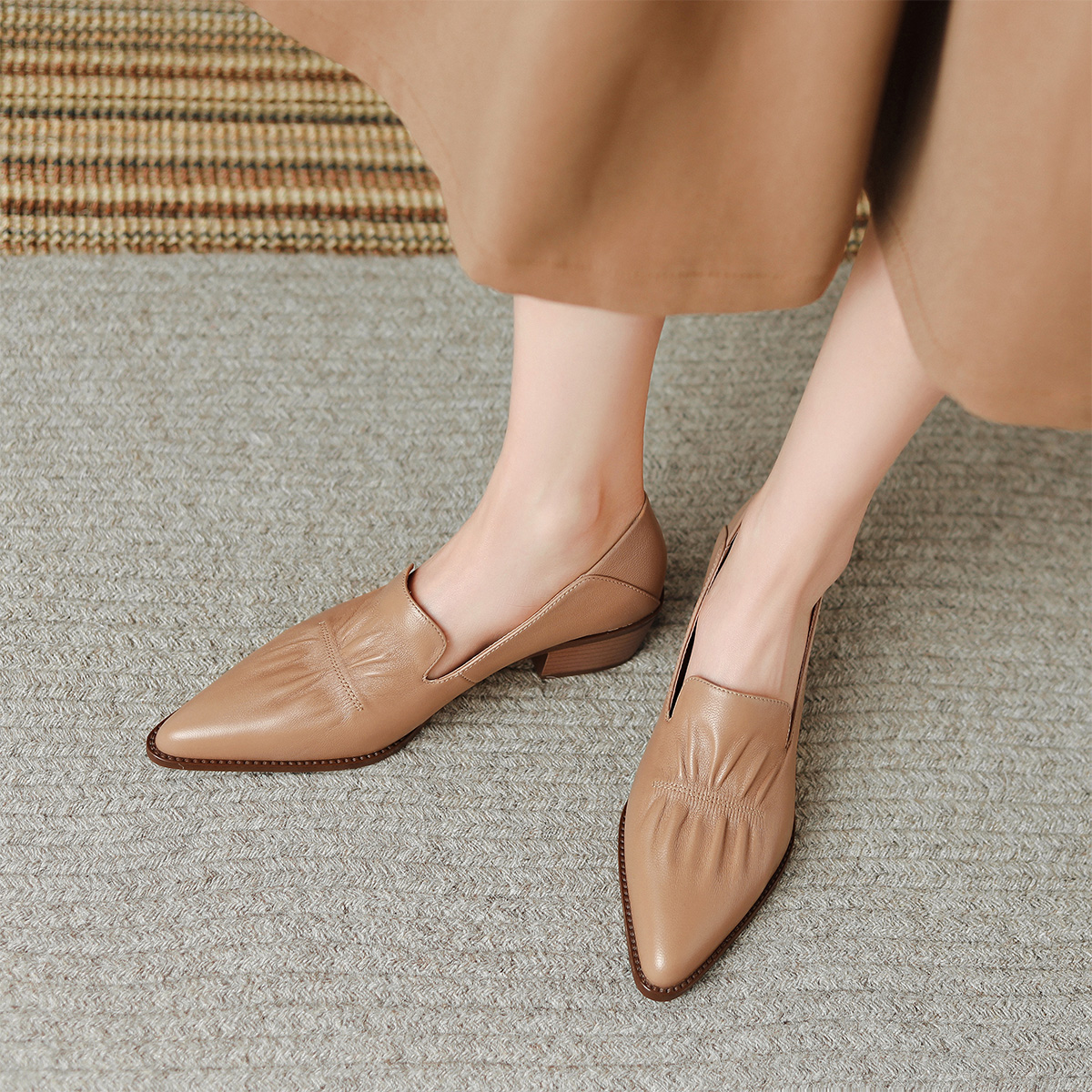 Purchase (W) Luiza Barcelos Sepatu Hak Blok Runcing 'Apricot Simplicity' X901107