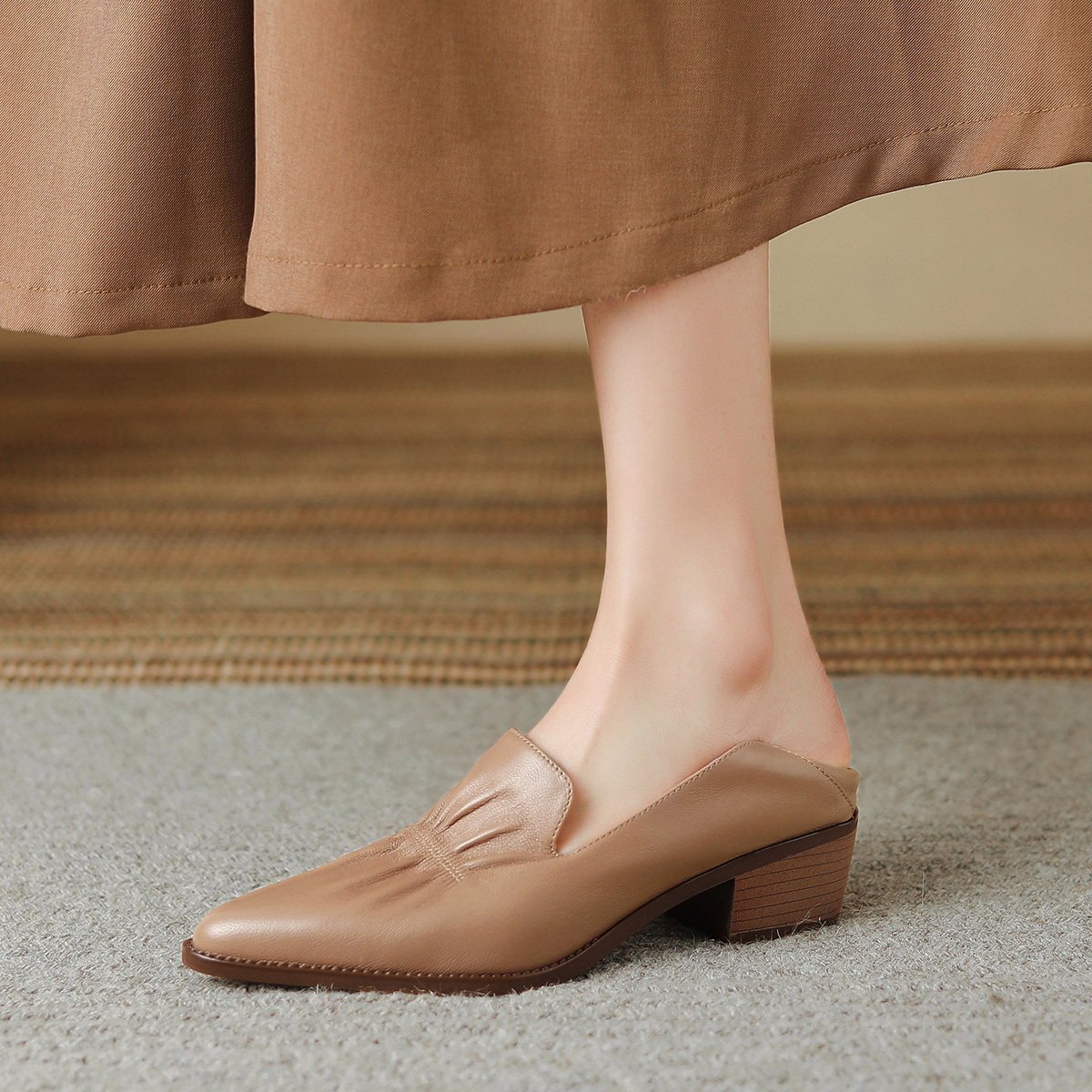 Details for (W) Luiza Barcelos Sepatu Hak Blok Runcing 'Apricot Simplicity' X901107