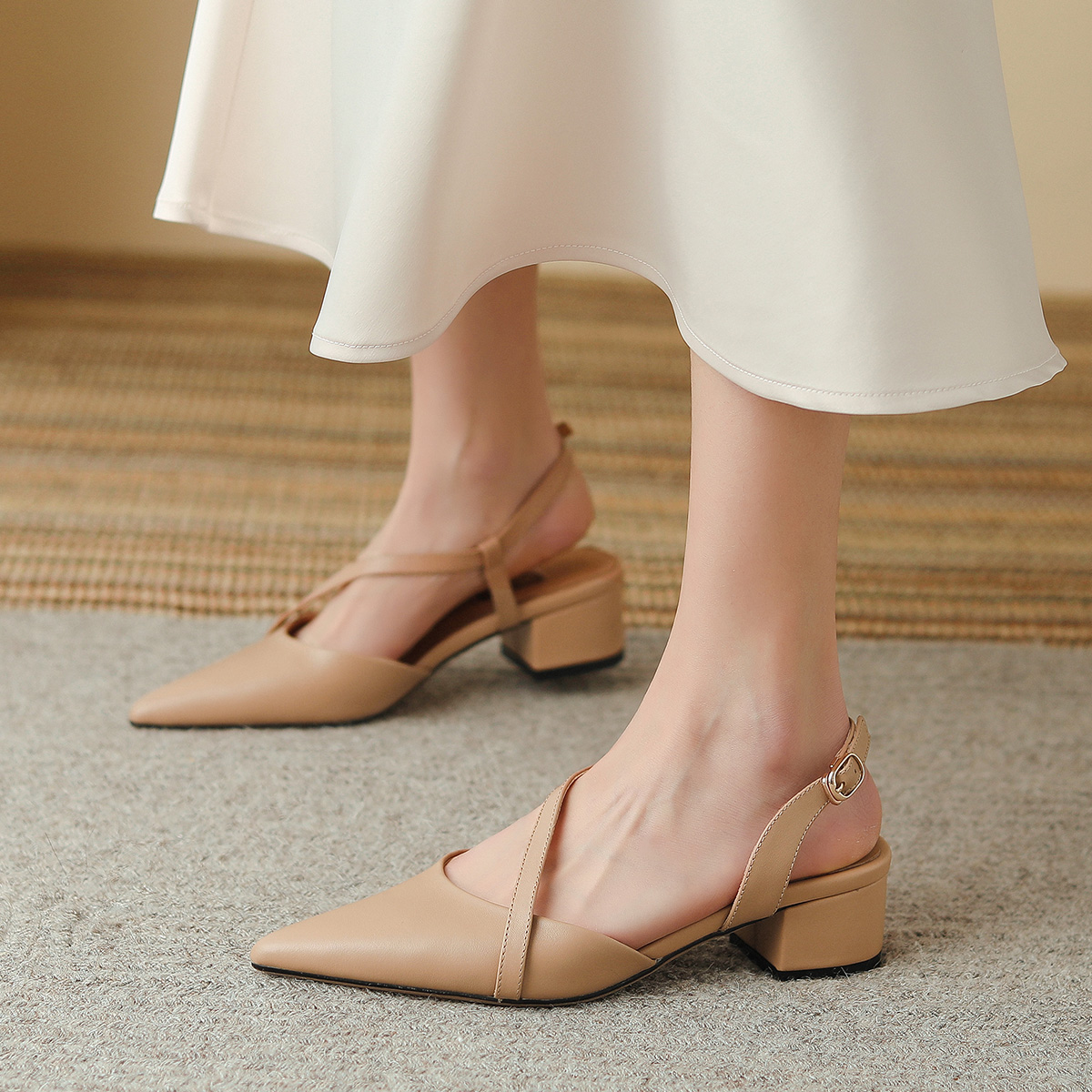 Shop (W) Luiza Barcelos Kasut Tumit Lebar Berhujung Tajam 'Apricot' X901171