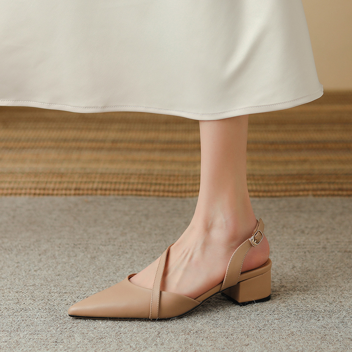 Details for (W) Luiza Barcelos Kasut Tumit Lebar Berhujung Tajam 'Apricot' X901171