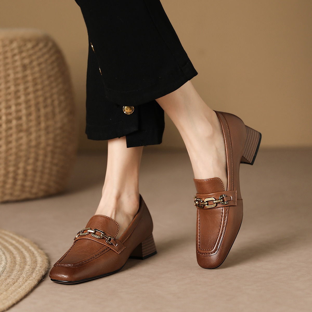 Lookbook (W) 루이자 바르셀로스 뾰족굽 앵클부츠 (Luiza Barsel...) X901037