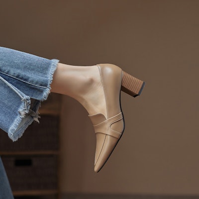 (W) Luiza Barcelos Sepatu Hak Tebal Mode Ujung Lancip 'Apricot' X901128 Order (W) Luiza Barcelos Sepatu Hak Tebal Mode Ujung Lancip 'Apricot' X901128