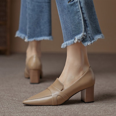 (W) Luiza Barcelos Sepatu Hak Tebal Mode Ujung Lancip 'Apricot' X901128 Shop (W) Luiza Barcelos Sepatu Hak Tebal Mode Ujung Lancip 'Apricot' X901128