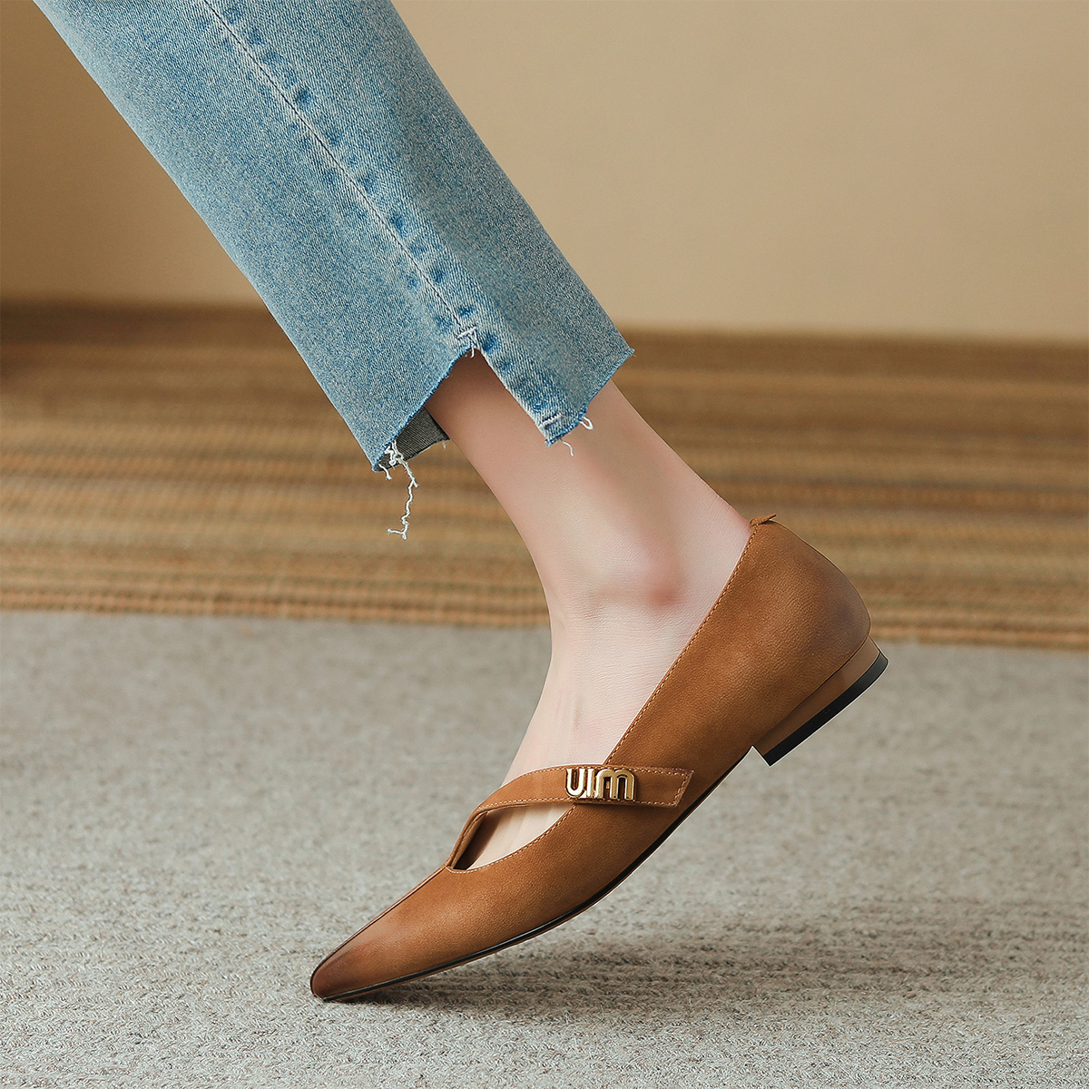 (W) Luiza Barcelos Pointed Toe Flat 'Caramel Buckle' 圖 5