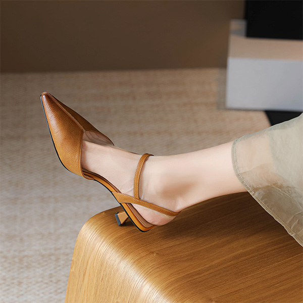 Lookbook (W) Luiza Barcelos Sepatu Hak Lancip Kulit 'Caramel' XWP1SK0830