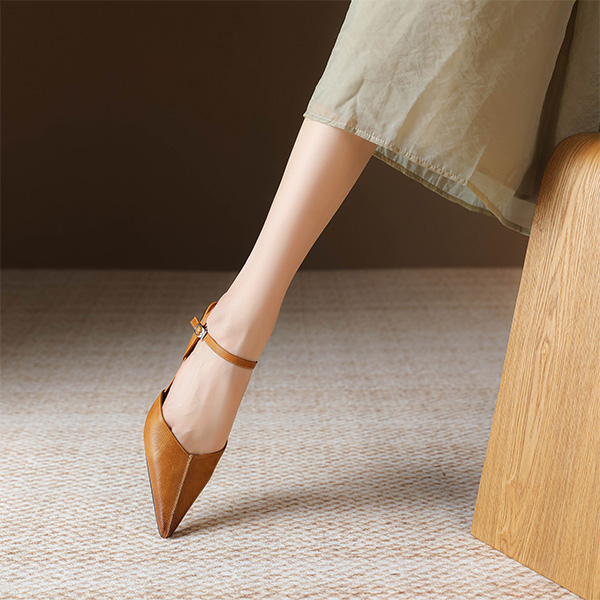 Shop (W) Luiza Barcelos Sepatu Hak Lancip Kulit 'Caramel' XWP1SK0830