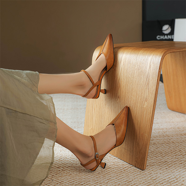 Sizing (W) Luiza Barcelos Sepatu Hak Lancip Kulit 'Caramel' XWP1SK0830