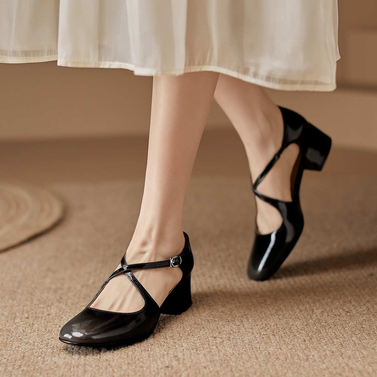 Lookbook Luiza Barcelos 復古潮流輕便透氣 粗跟 高跟鞋 女款 黑色