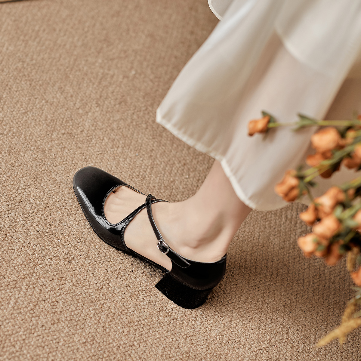 Purchase Luiza Barcelos 復古潮流輕便透氣 粗跟 高跟鞋 女款 黑色