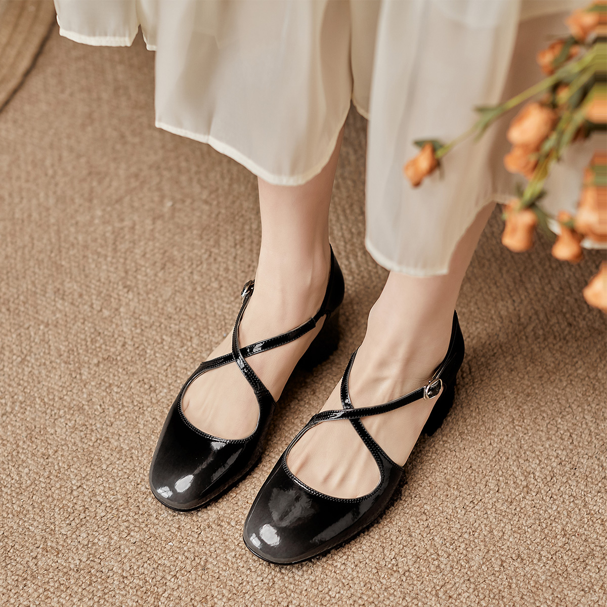 Details for Luiza Barcelos 復古潮流輕便透氣 粗跟 高跟鞋 女款 黑色