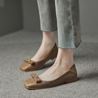 (W) Luiza Barcelos 复古蝴蝶结金属扣「鳄鱼纹奶茶色」 X901110 Details for (W) Luiza Barcelos 复古蝴蝶结金属扣「鳄鱼纹奶茶色」 X901110