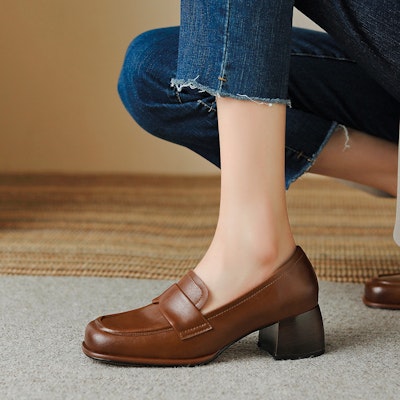 (W) Luiza Barcelos Retro British 'Hak Chunky Coklat' X901049 Lookbook (W) Luiza Barcelos Retro British 'Hak Chunky Coklat' X901049