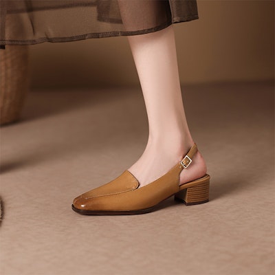 (W) Luiza Barcelos Retro Buckle Sepatu Hak Tebal Cokelat Fashion X901779 Lookbook (W) Luiza Barcelos Retro Buckle Sepatu Hak Tebal Cokelat Fashion X901779