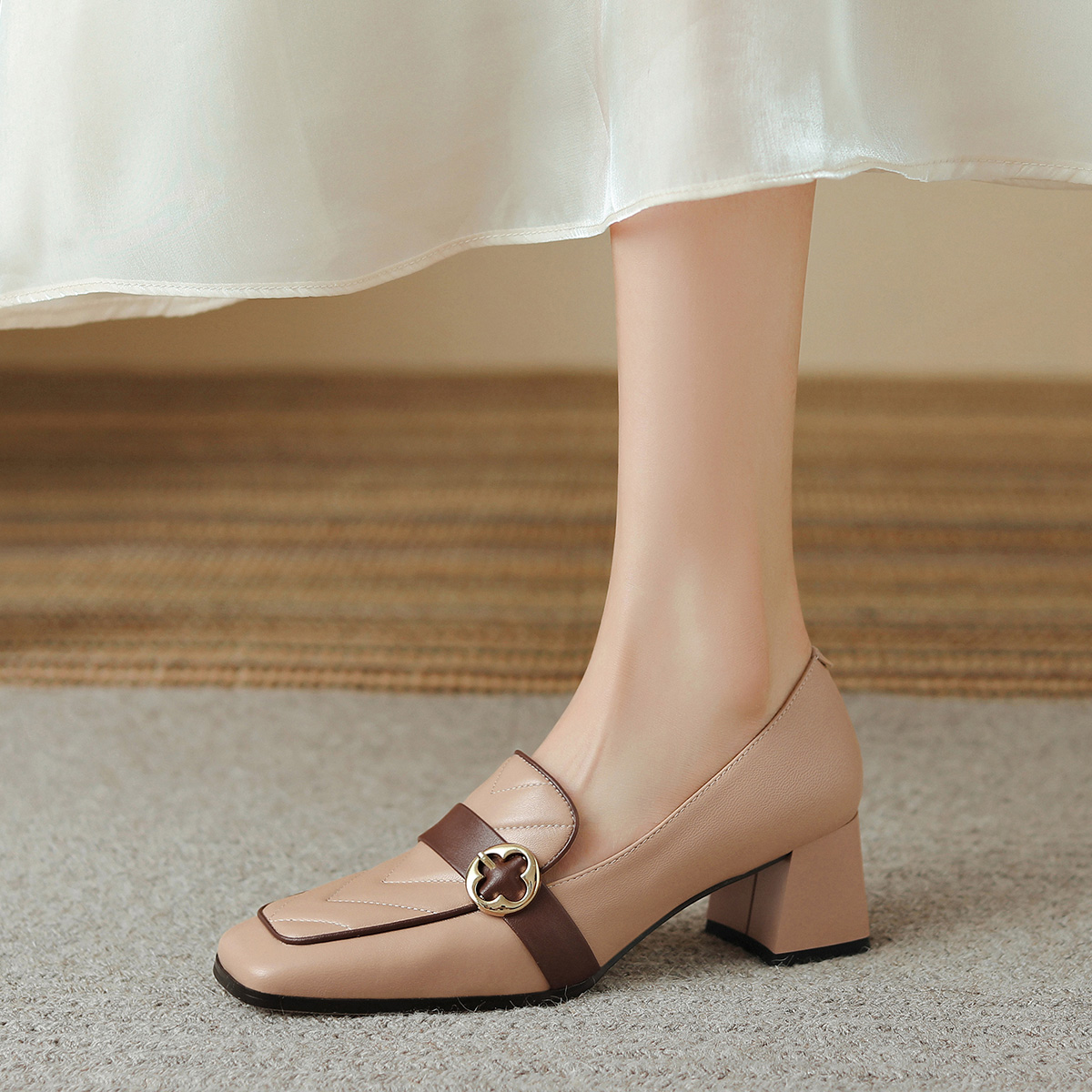 Details for (W) 루이자 바르셀로스 레트로 펌프스 (애프리콧/브라운) X900948