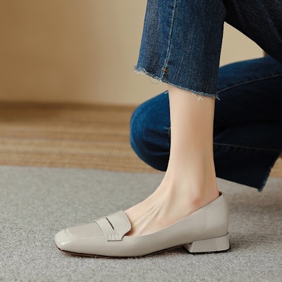 (W) Luiza Barcelos Sepatu Flat Kulit Retro 'Abu-abu' X901001 Lookbook (W) Luiza Barcelos Sepatu Flat Kulit Retro 'Abu-abu' X901001