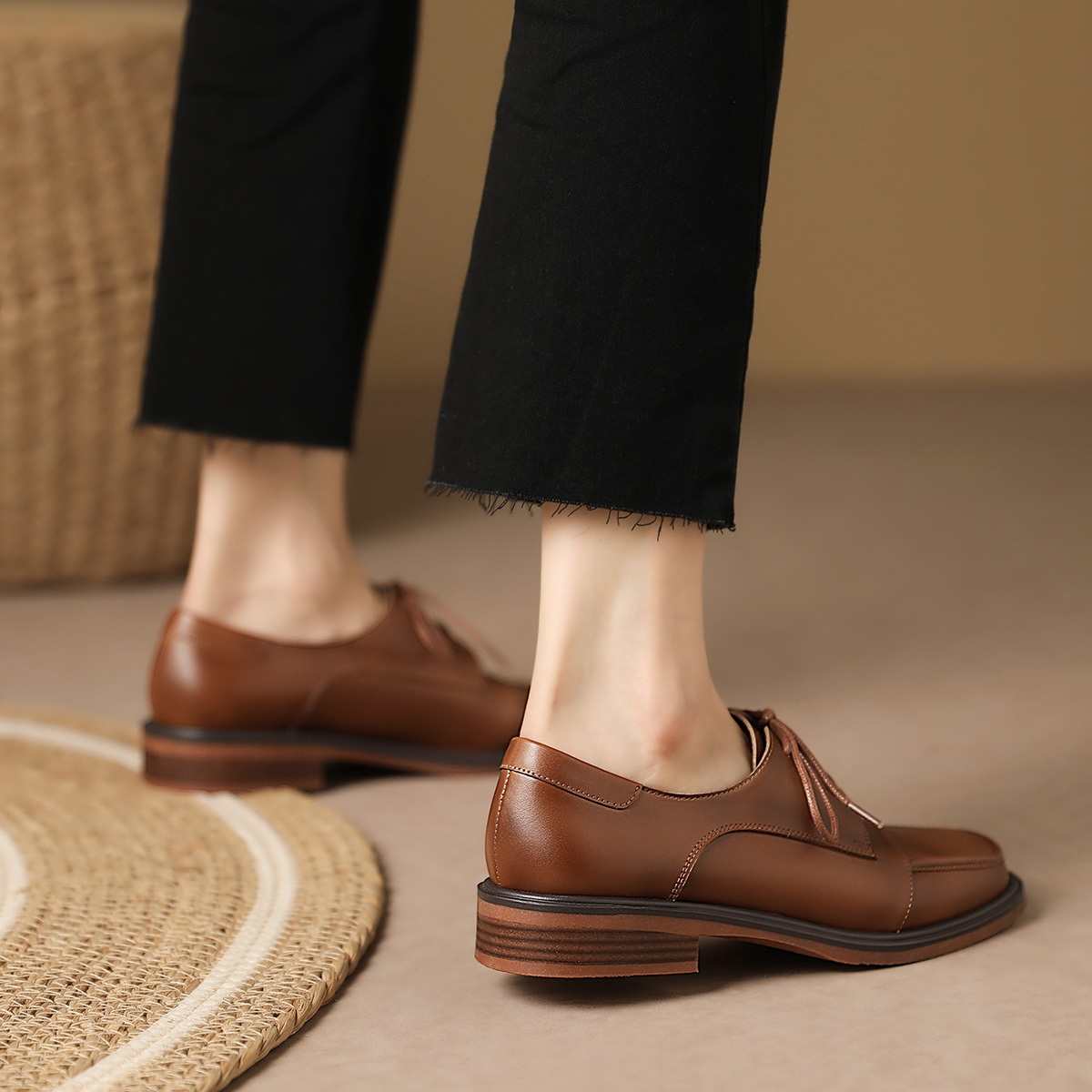 Shop (W) Luiza Barcelos 复古时尚系带休闲鞋 '棕色皮革' X900905