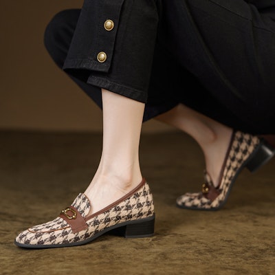 (W) Luiza Barcelos 复古千鸟格厚跟乐福鞋 '棕色' X900987 Purchase (W) Luiza Barcelos 复古千鸟格厚跟乐福鞋 '棕色' X900987