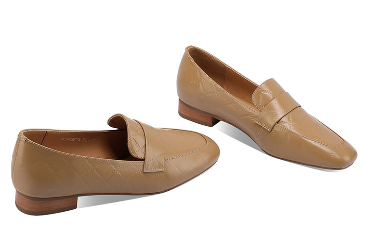 Lookbook (W) ルイザ・バッセロス ミルクティー レトロスニーカー X901100