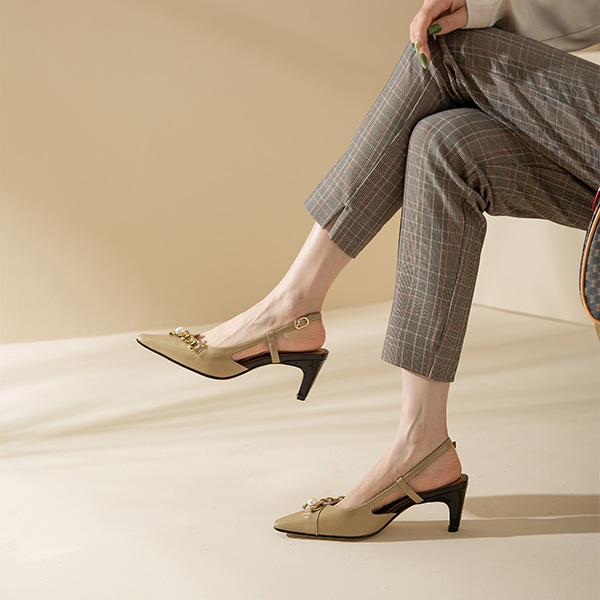 (W) Luiza Barcelos Retro Pointed-Toe High Heels 'Milk Coffee Buckle' 圖 5