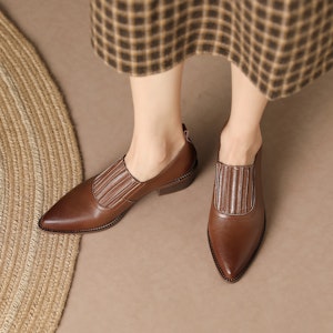 (W) Luiza Barcelos Retro Zapatos Puntudos Sin Cordones 'Marrón Casual' X900980 Lookbook (W) Luiza Barcelos Retro Zapatos Puntudos Sin Cordones 'Marrón Casual' X900980