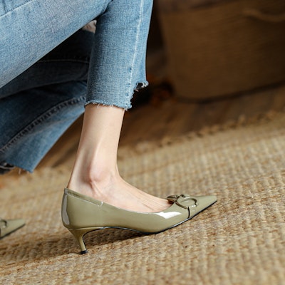 (W) Luiza Barcelos复古尖头细高跟鞋 '浅绿扣' X901462 Order (W) Luiza Barcelos复古尖头细高跟鞋 '浅绿扣' X901462