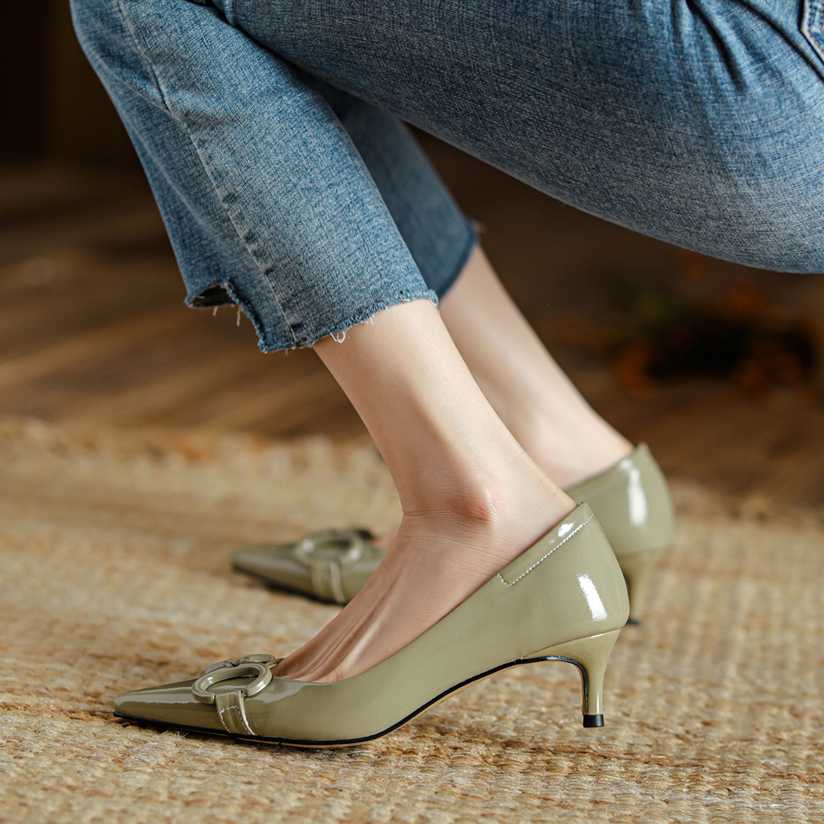 Purchase (W) Luiza Barcelos复古尖头细高跟鞋 '浅绿扣' X901462