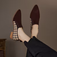 Shop (W) Luiza Barcelos Retro Sepatu Hak Tebal Coklat dengan Gesper X901889