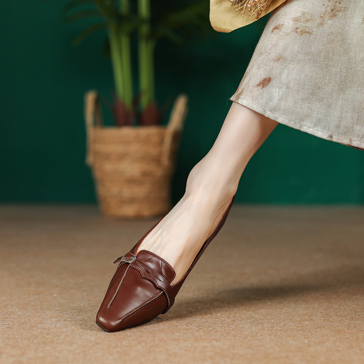 (W) Luiza Barcelos Retro Pointed Toe Chunky Heel 'Brown' 圖 3