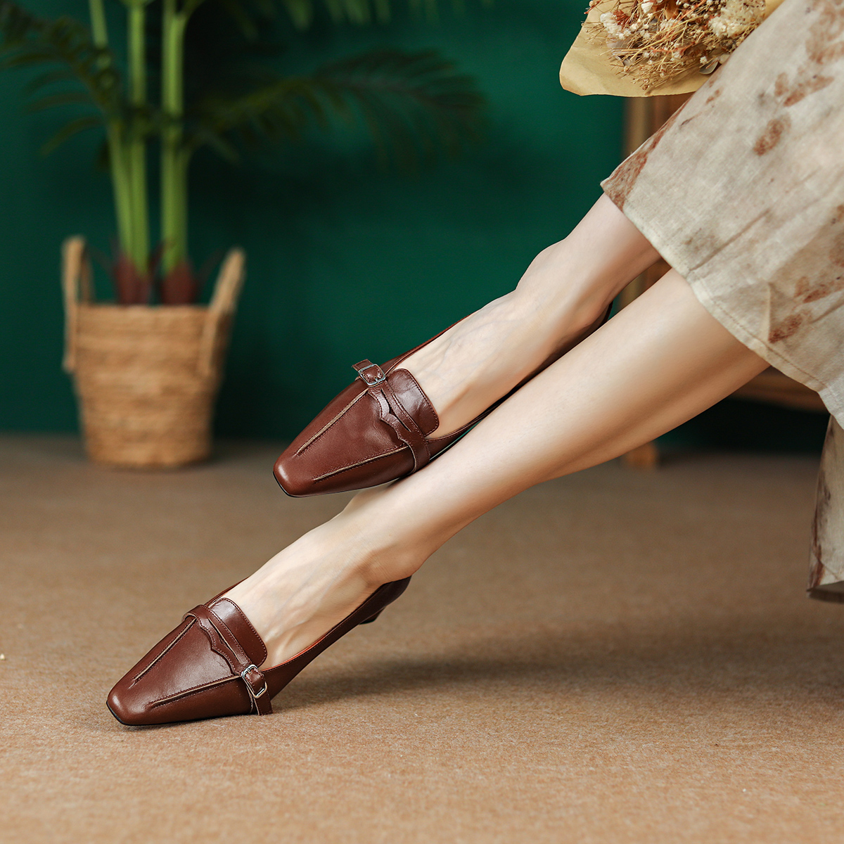 (W) Luiza Barcelos Retro Pointed Toe Chunky Heel 'Brown' 圖 4