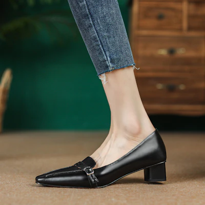 (W) Luiza Barcelos Sepatu Chunky Hak Tebal 'Coklat' Retro Pointed Toe X900815 Sizing (W) Luiza Barcelos Sepatu Chunky Hak Tebal 'Coklat' Retro Pointed Toe X900815