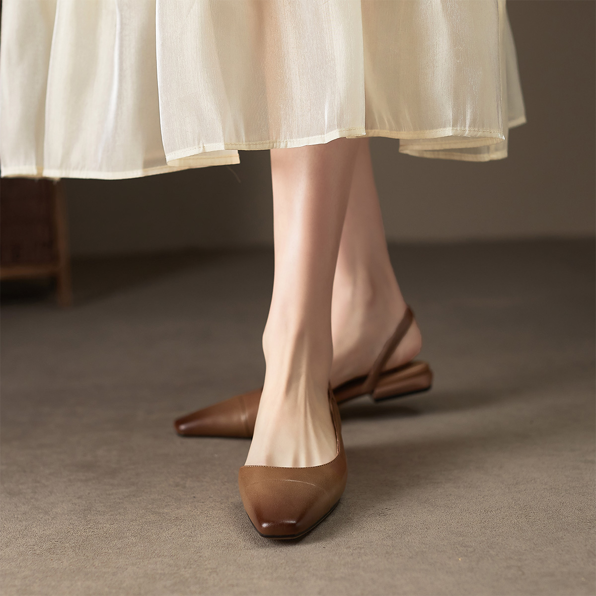 Lookbook Luiza Barcelos 羊皮 復古方頭 休閒單鞋 女款 棕色