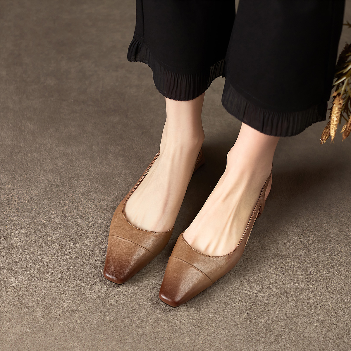 Details for Luiza Barcelos 羊皮 復古方頭 休閒單鞋 女款 棕色