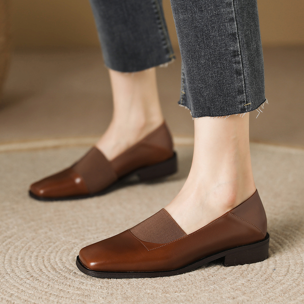 Lookbook (W) 루이자 바르셀로스 레트로 チャンキー힐 (캐주얼 브라운) X900819